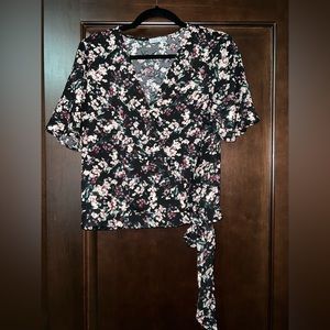 ‼️2 FOR $20‼️ floral button down shirt